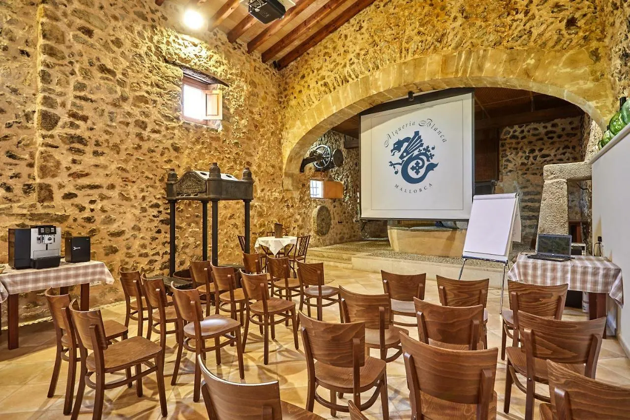 Agroturismo Alqueria Blanca Bunyola  0*,